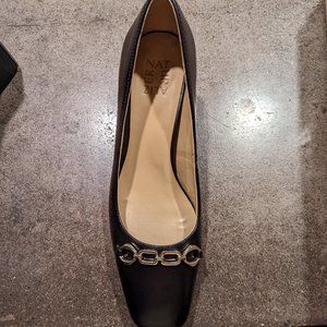 Naturalizer pumps